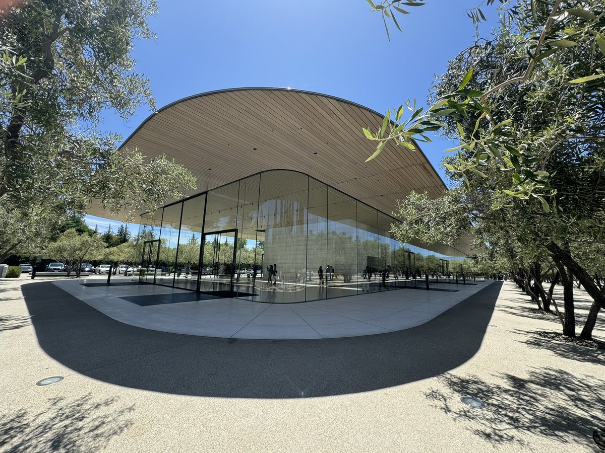 0xJCGC's tweet photo. Hello #WWDC24 https://t.co/5FEddBTwYa