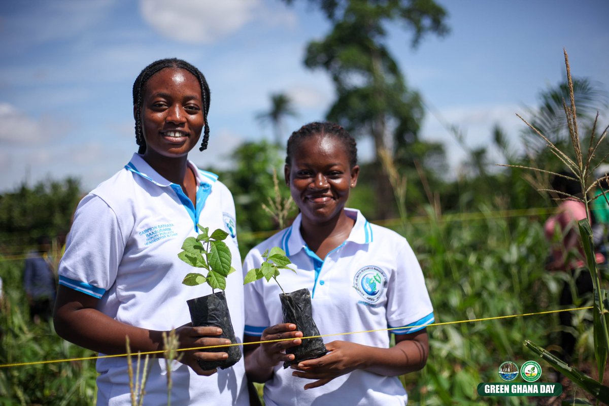 knustfortsa's tweet photo. Students of @awrmsa_knust also joined hands in the Green Ghana Project π³
#LetsGoPlanting
#GrowingAGreenerTomorrow
πΈ: @mrrr_kyei https://t.co/ZmbPFTRzez