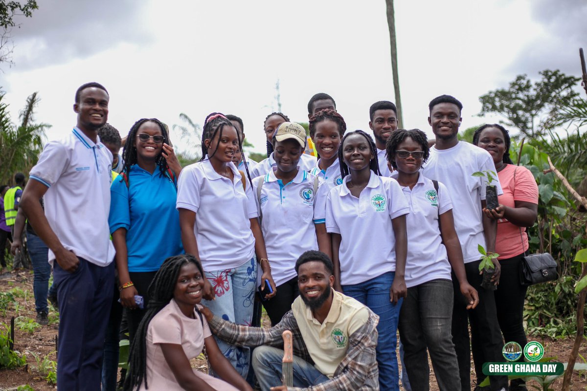 knustfortsa's tweet photo. Students of @awrmsa_knust also joined hands in the Green Ghana Project π³
#LetsGoPlanting
#GrowingAGreenerTomorrow
πΈ: @mrrr_kyei https://t.co/ZmbPFTRzez