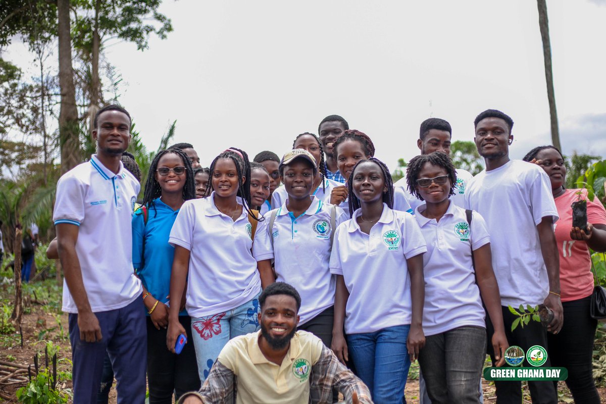 knustfortsa's tweet photo. Students of @awrmsa_knust also joined hands in the Green Ghana Project π³
#LetsGoPlanting
#GrowingAGreenerTomorrow
πΈ: @mrrr_kyei https://t.co/ZmbPFTRzez