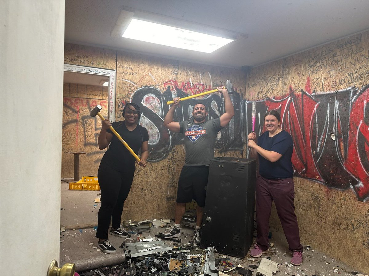 SpeakingSingles's tweet photo. Our members enjoyed destroying items at Tantrum. I bet  it was stress relieving. https://t.co/vRS1WTfnlt