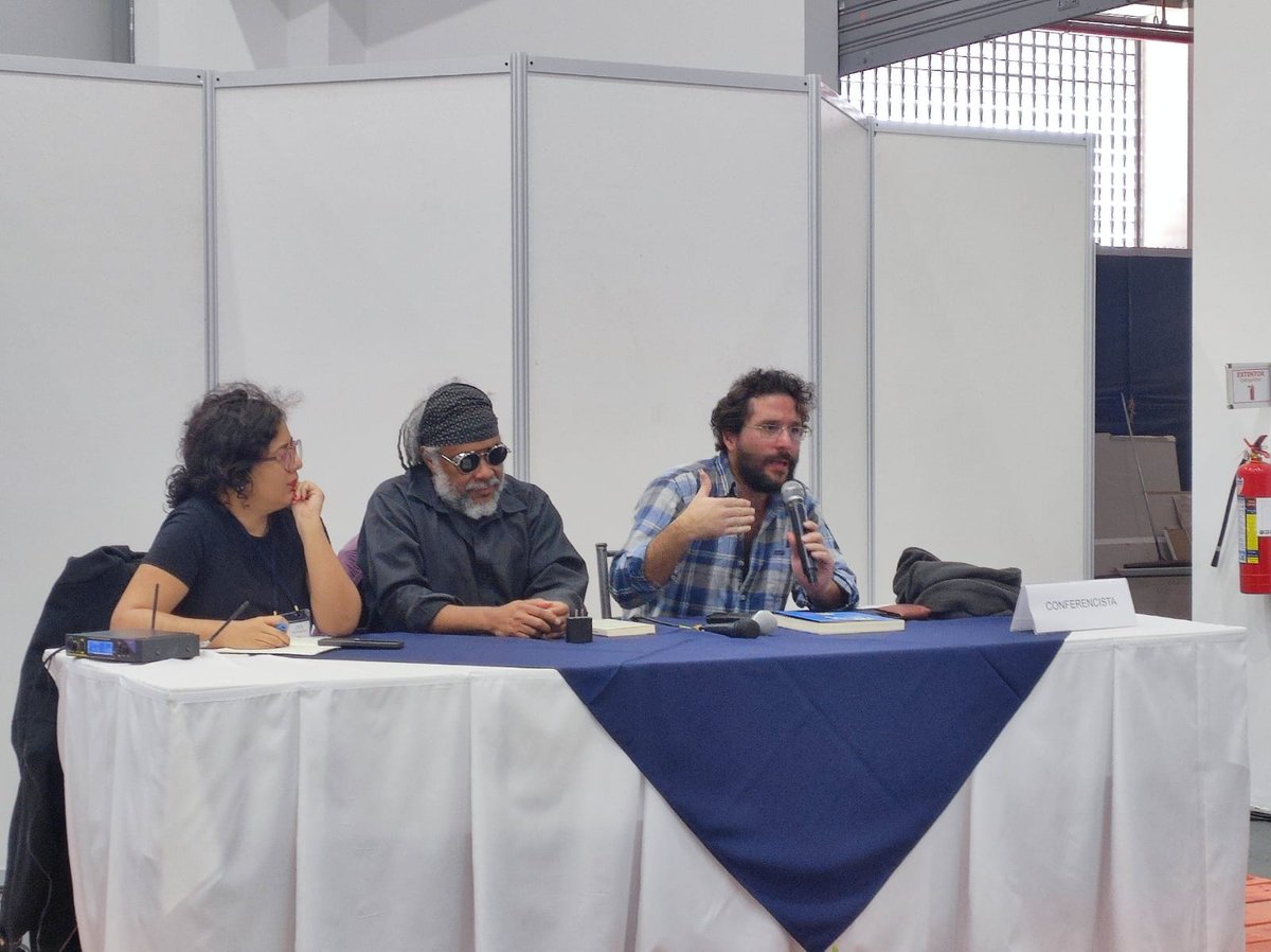 radio_pichincha's tweet photo. 📚 #FeriaDelLibro | #Guayaquil se toma la #FILQUITO.  Las escritoras y  escritores de esa provincia nos dan su visión sobre las letras del país. https://t.co/E5hTGpL6N0