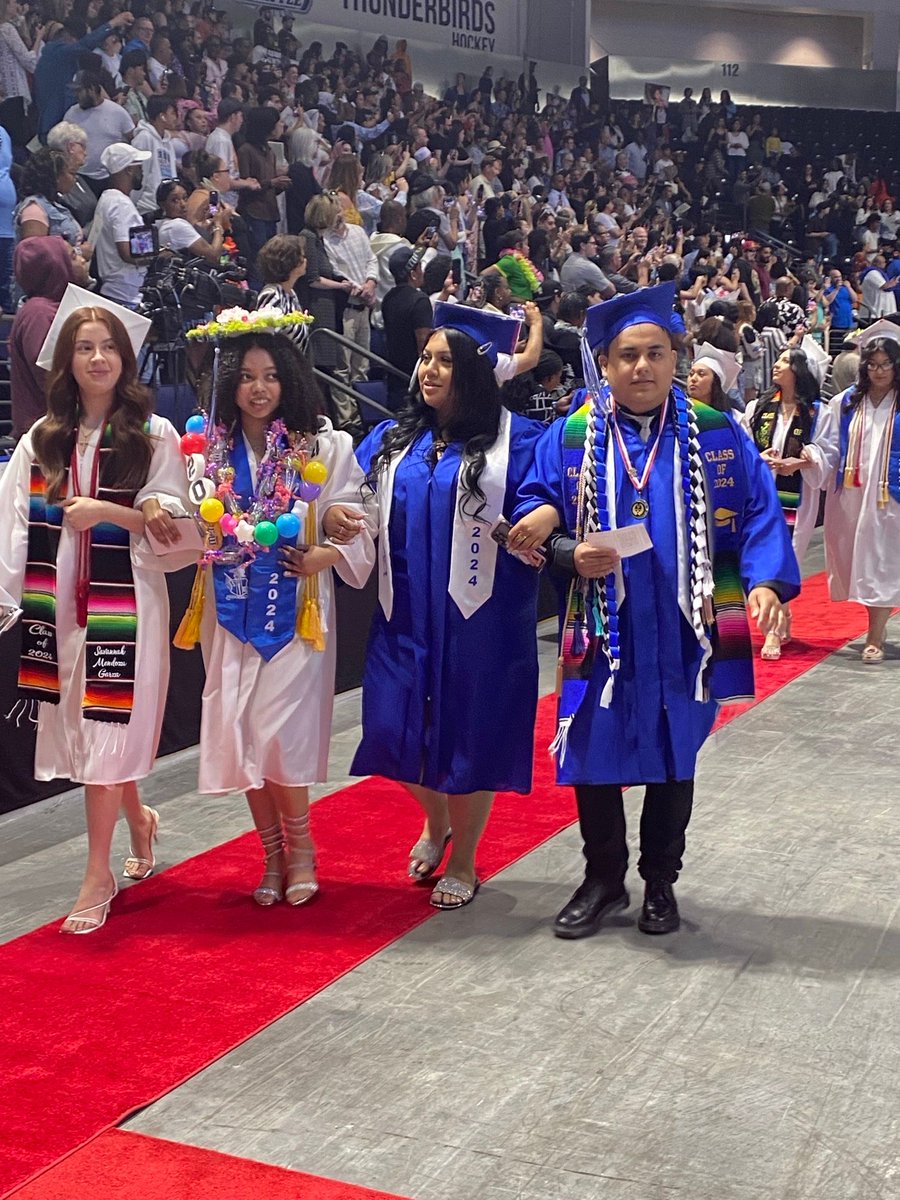 FWPS210's tweet photo. Keep soaring to new heights! Congrats, FWHS #Classof2024 graduates! π¦
@federalwayhigh #EagleGrad https://t.co/X1cOqP5ACl