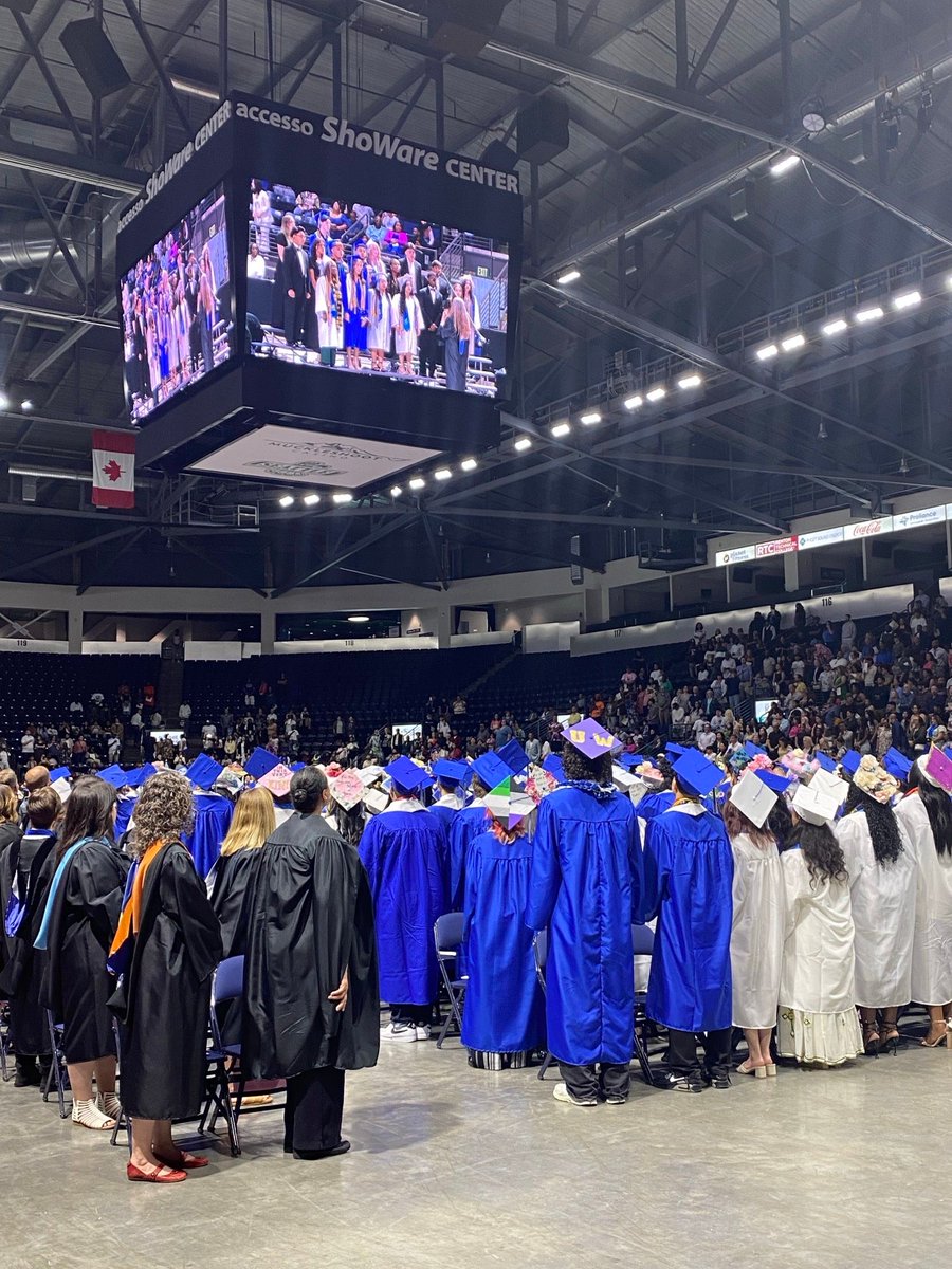 FWPS210's tweet photo. Keep soaring to new heights! Congrats, FWHS #Classof2024 graduates! π¦
@federalwayhigh #EagleGrad https://t.co/X1cOqP5ACl