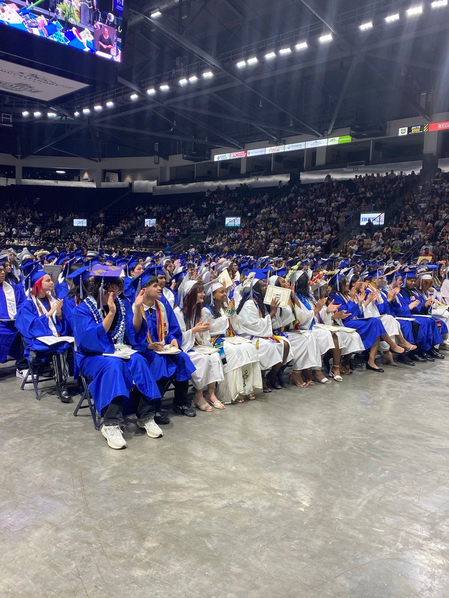 FWPS210's tweet photo. Keep soaring to new heights! Congrats, FWHS #Classof2024 graduates! π¦
@federalwayhigh #EagleGrad https://t.co/X1cOqP5ACl