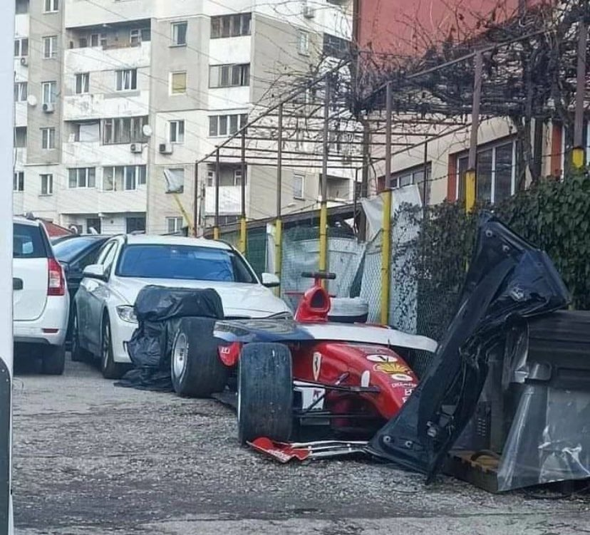 arcivvideo's tweet photo. @motorsportcomtr yarış sonu ferrari araçları https://t.co/aZxfq6hobM