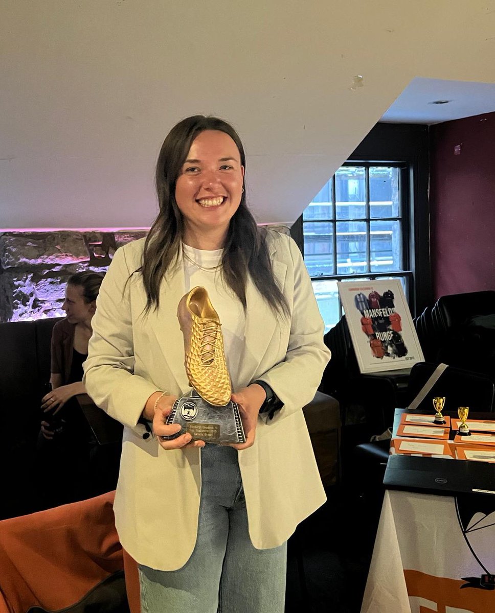 Edinburgh Caley Awards Night 🏆 

Our first award of the night was Top Goalscorer. 

Our #9 Natalie Brown scoops the award finishing with 17 goals this season ⚽️ 🔥 

#mtc #awardsnight