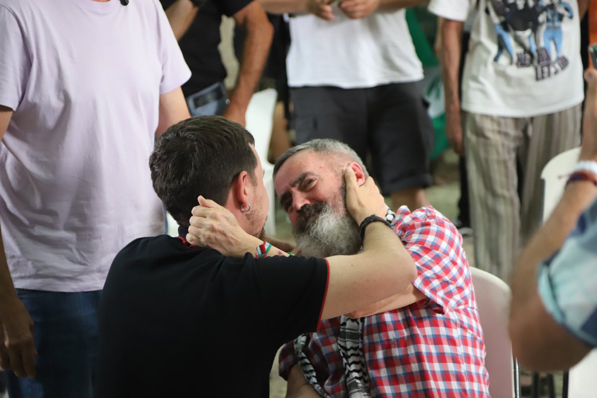 Un dato que me pasan y que, de confirmarse, es muy emocionante. Gracias, Marinaleda 

Podemos 692
PSOE 219
PP 130
Sumar 47