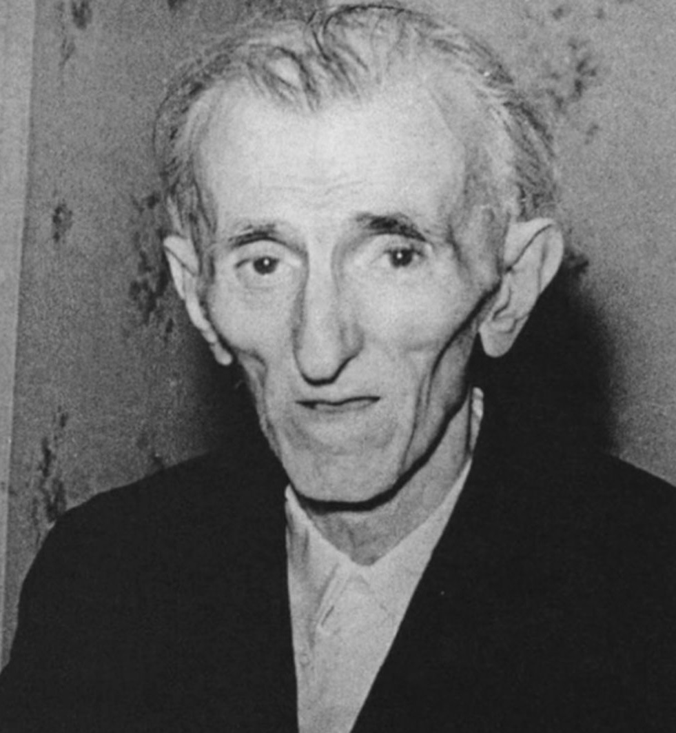 historyinmemes's tweet photo. This is the last known photo of Nicola Tesla. On 7th January 1943, Tesla died alone in the New Yorker Hotel. By the end of his life, he was penniless and had become a vegetarian https://t.co/t7vtCTDq9D