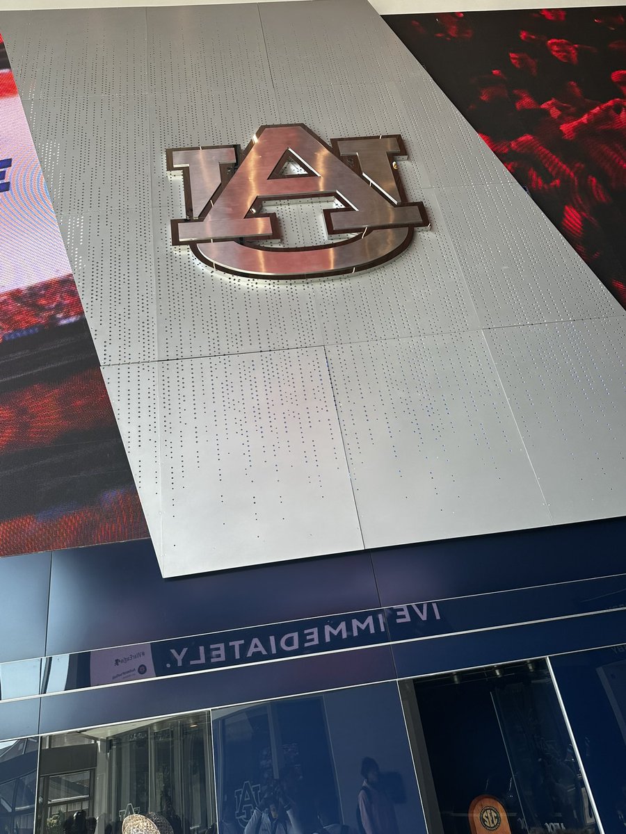 IAmJavanAllison's tweet photo. .First stop of the college tour @AuburnFootball @Rosegreennorman @Quick954 https://t.co/fbL5Lszwkd