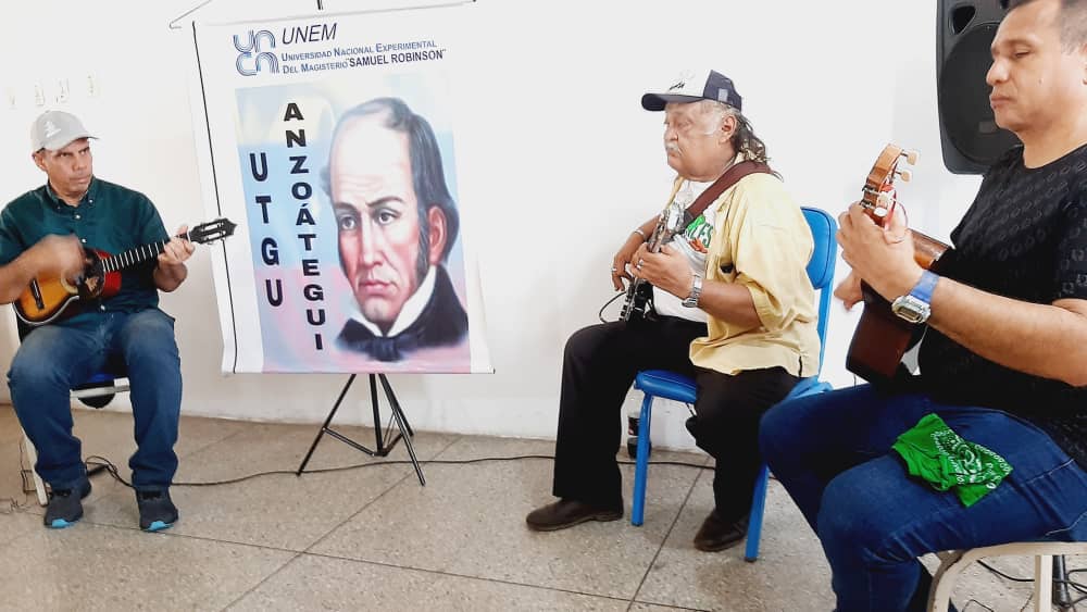 SomosUnem's tweet photo. #Entérate 🗣️|| La #UTGUAnzoátegui desarrolló un encuentro sobre el V Festival Voz UNEM 2024 «Cantos que Educan Maestros que Inspiras», en la cual participaron los estudiantes del #PNF y #PNFA, docentes investigadores y coordinadores regionales, demostrando su talento venezolano. https://t.co/WCyFWrFadn