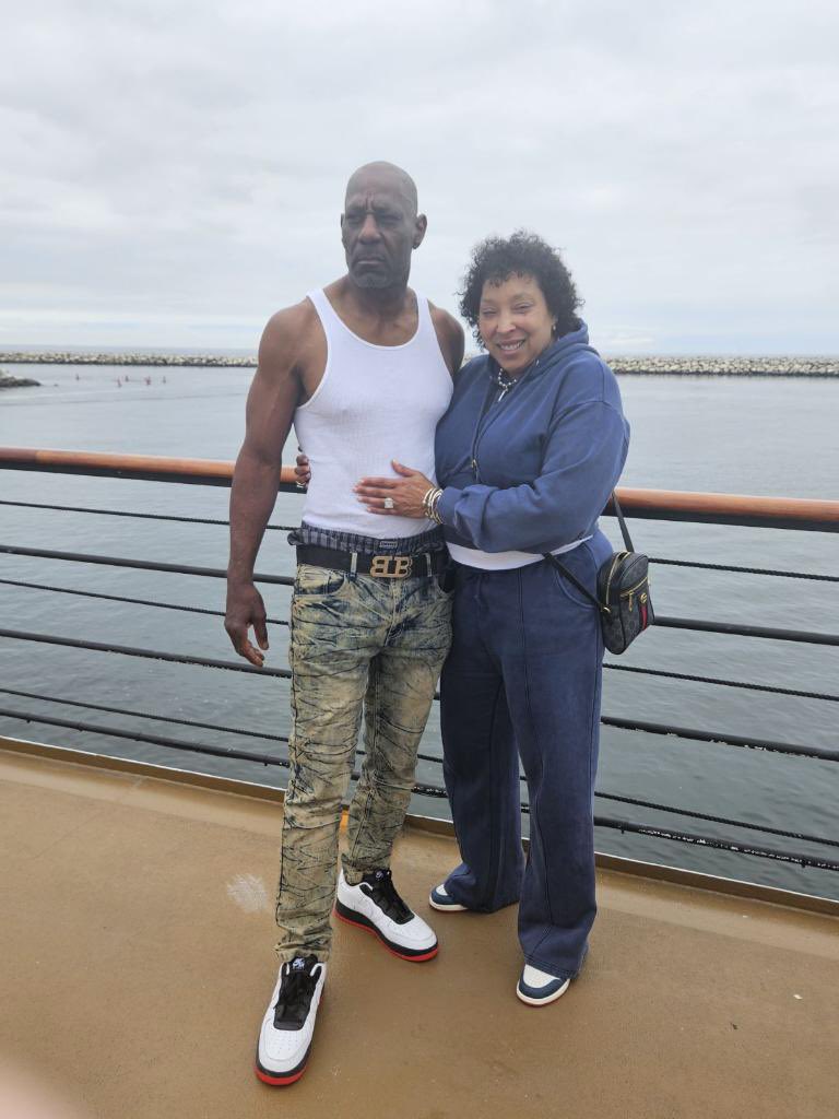 Norf_luciano's tweet photo. Pops fried af bro on a cruise with no shirt and knocked boxers 😂😂😂😂😂 https://t.co/M5JUfdmPP6