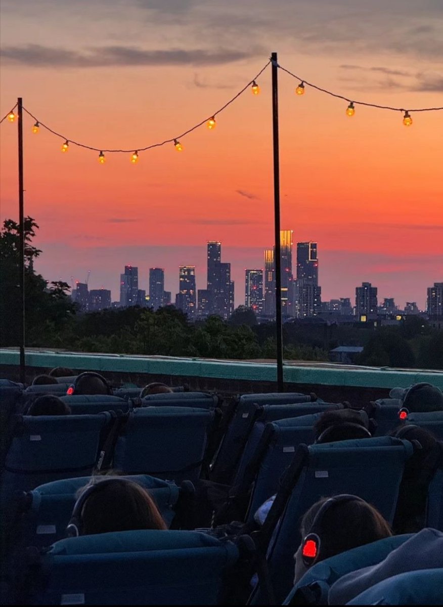 Jenny95181's tweet photo. Watching movies outdoors on weekends is a truly unique experience. It reminds me of the last time I watched a movie under the stars. Do you remember the last time you watched a movie outdoors? Share your memories! 🌌🎬✨ https://t.co/hfNmfzZgF1