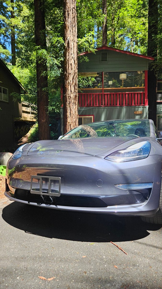 Ricoaqui99's tweet photo. @TonyQuickBandit @SjvTesla @teslaownersSV
Just installed my QuickBandit! Everyone should own one. Super easy to install, customizable, and no tools required. Still riding on paper plates and the Tesla community already showing love! Thank you! #Tesla #QuickBandit #EV https://t.co/aloFJ82lOW