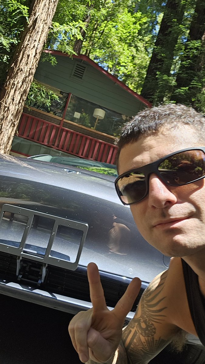 Ricoaqui99's tweet photo. @TonyQuickBandit @SjvTesla @teslaownersSV
Just installed my QuickBandit! Everyone should own one. Super easy to install, customizable, and no tools required. Still riding on paper plates and the Tesla community already showing love! Thank you! #Tesla #QuickBandit #EV https://t.co/aloFJ82lOW