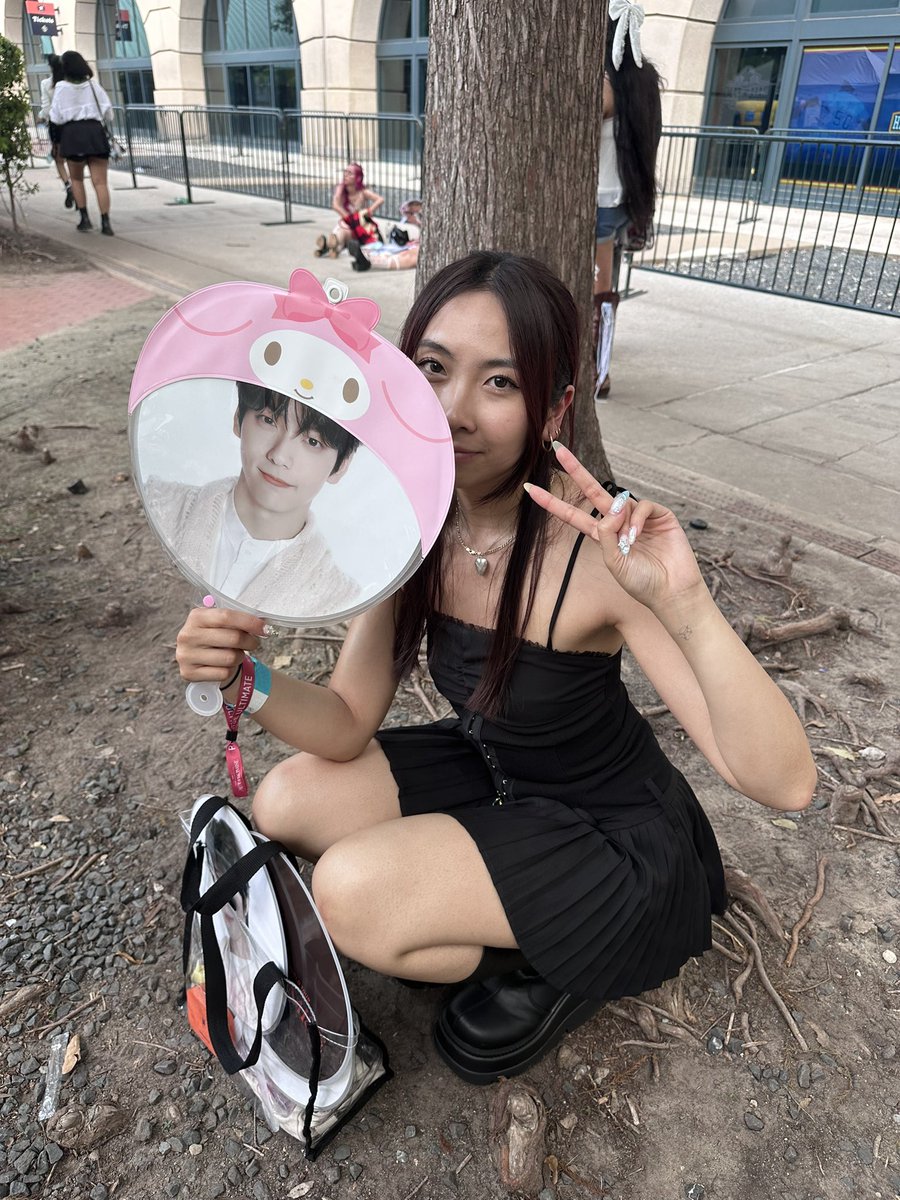doieswrld's tweet photo. #ACT_PROMISE   dump 🙂‍↕️
thank you for happiest memories. never would have i thought that i’d get to meet my fav five with my friends. i’ll love them forever and i feel very emotional rn lmao https://t.co/y4J6A0UYdQ