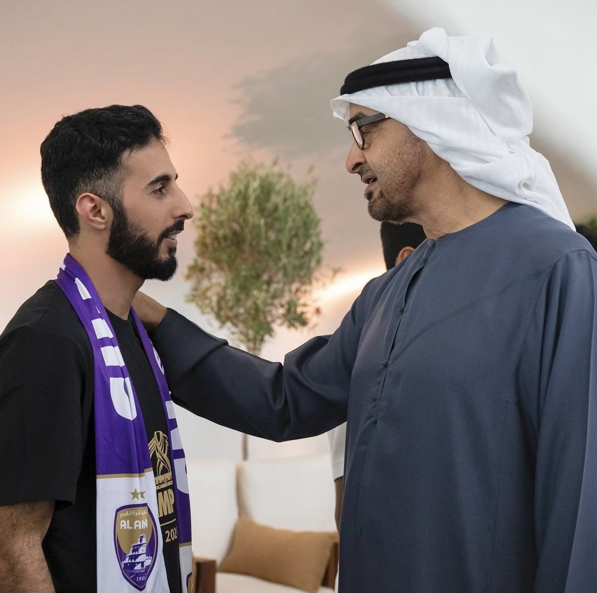 سيدي وتاج راسي الشيخ محمد بن زايد رئيس الدوله الله يحفظه ويمد له الصحه والعافيه 

كلمة (قائد حقيقي) منك تسوى كل شي في حياتي
كلماتك ستظل محفوره طول ما أنا عايش وأفتخر فيها ' جعل عمرك طويل والله يحفظك و أرواحنا فداك سيدي 💜🇦🇪🫡