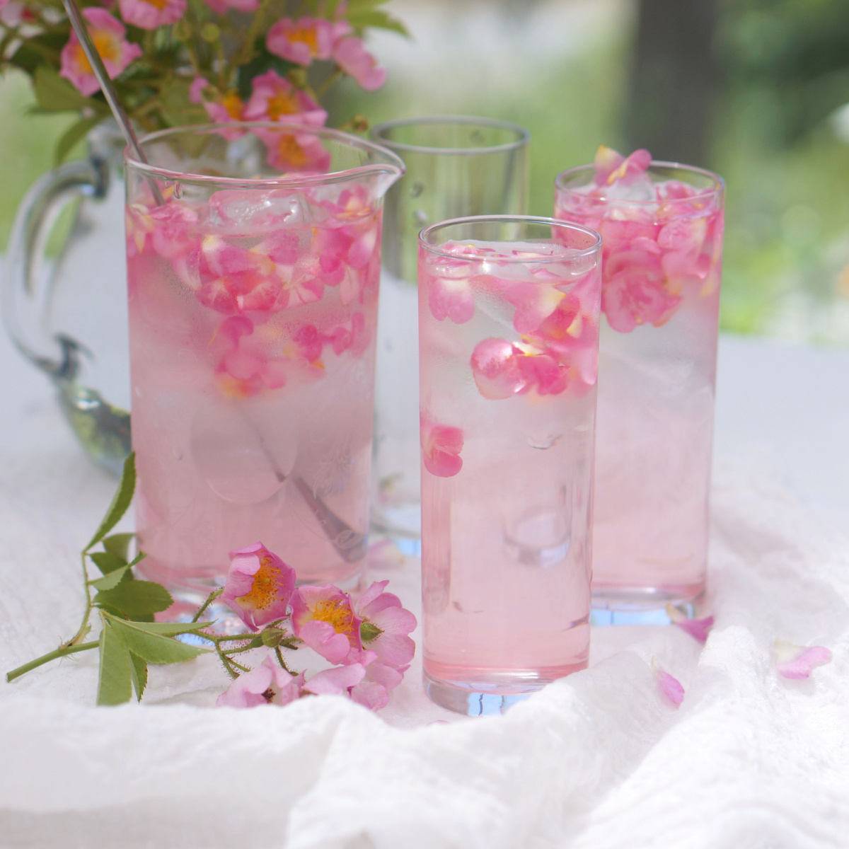 culinaryblossom's tweet photo. If you love #roses this beautiful sipper is the drink for you! Made with our Sweet Rose Syrup this refreshing cordial is sure to be a show stopper at any event. Add spirits or bubbly to create a fabulous patio sipper 🍹
https://t.co/z2341PRMQG
#weddingseason #edibleflowers #local https://t.co/eE15TBacwo
