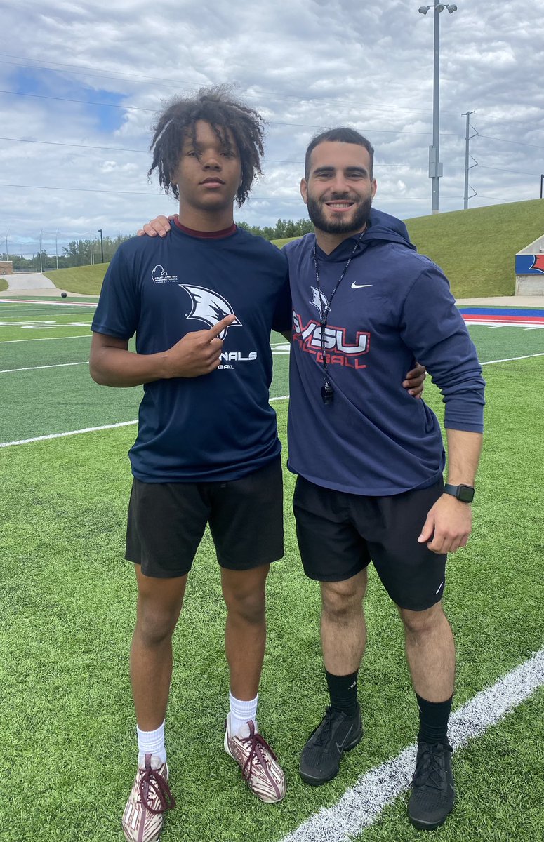 RealLynWlsn07's tweet photo. Had a great time today at @svsu_football prospect camp. Thank you for having me
@PrudhommeSVSU 
@BClay_9 
@CoachHarajly https://t.co/3VxfFfXmQK
