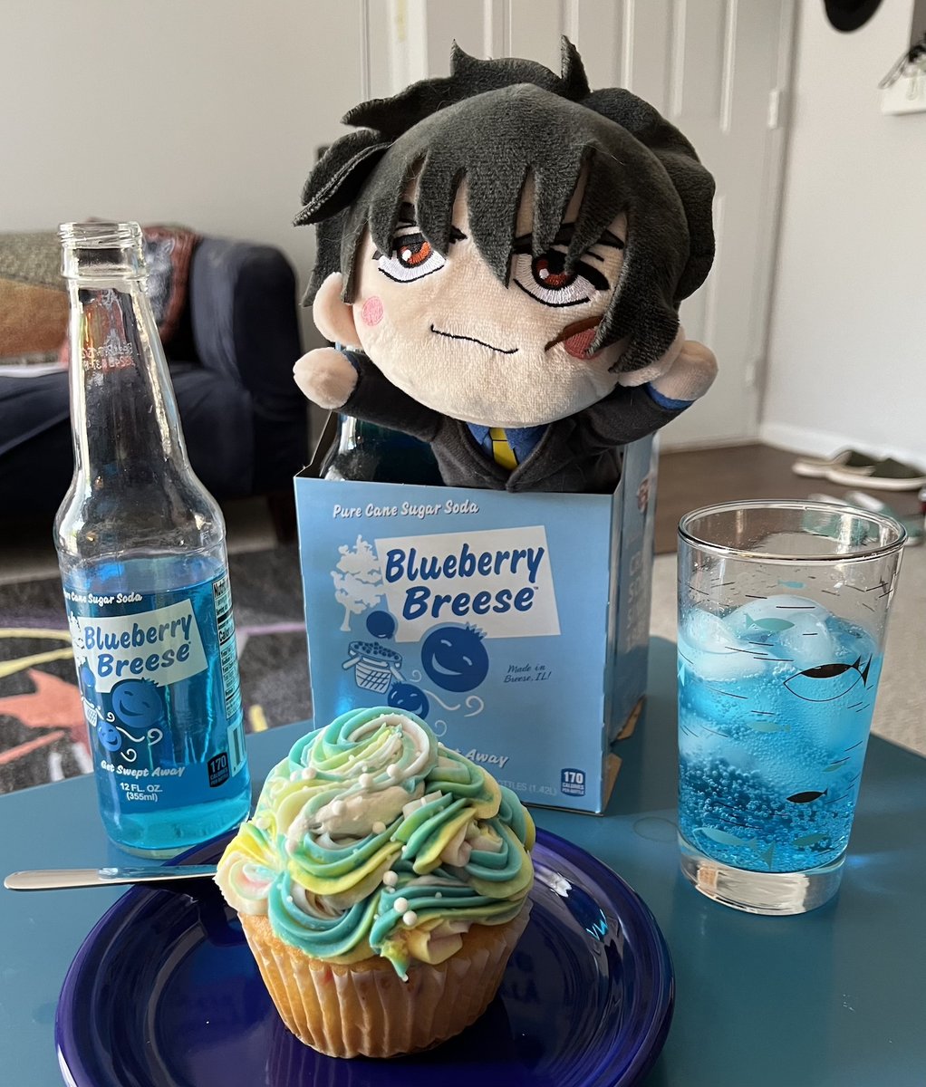 chibivesicle's tweet photo. Birthday boy!  Steven is letting loose allowing himself a single glass of pop and a fancy cupcake.
#スティーブン・A・スターフェイズ生誕祭2024
#stevenastarphase  #kkss #血界戦線 https://t.co/O61kaZ5q3k