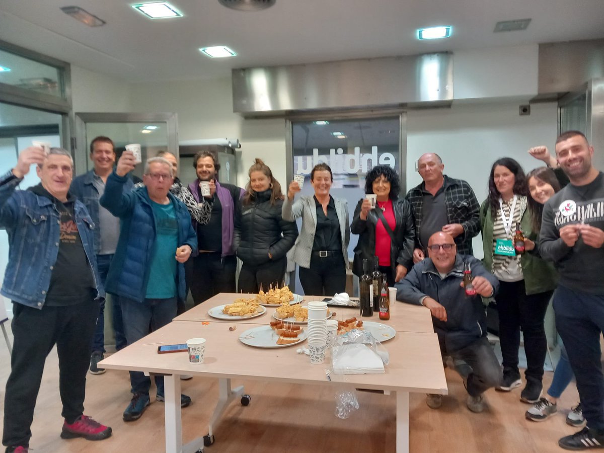 EHBilduAltsasu's tweet image. ZORIONAK ALTSASU BESTE BEHIN!!! 
Lehen indarra izan gara!
Bejondeizuela! 🤘🏻