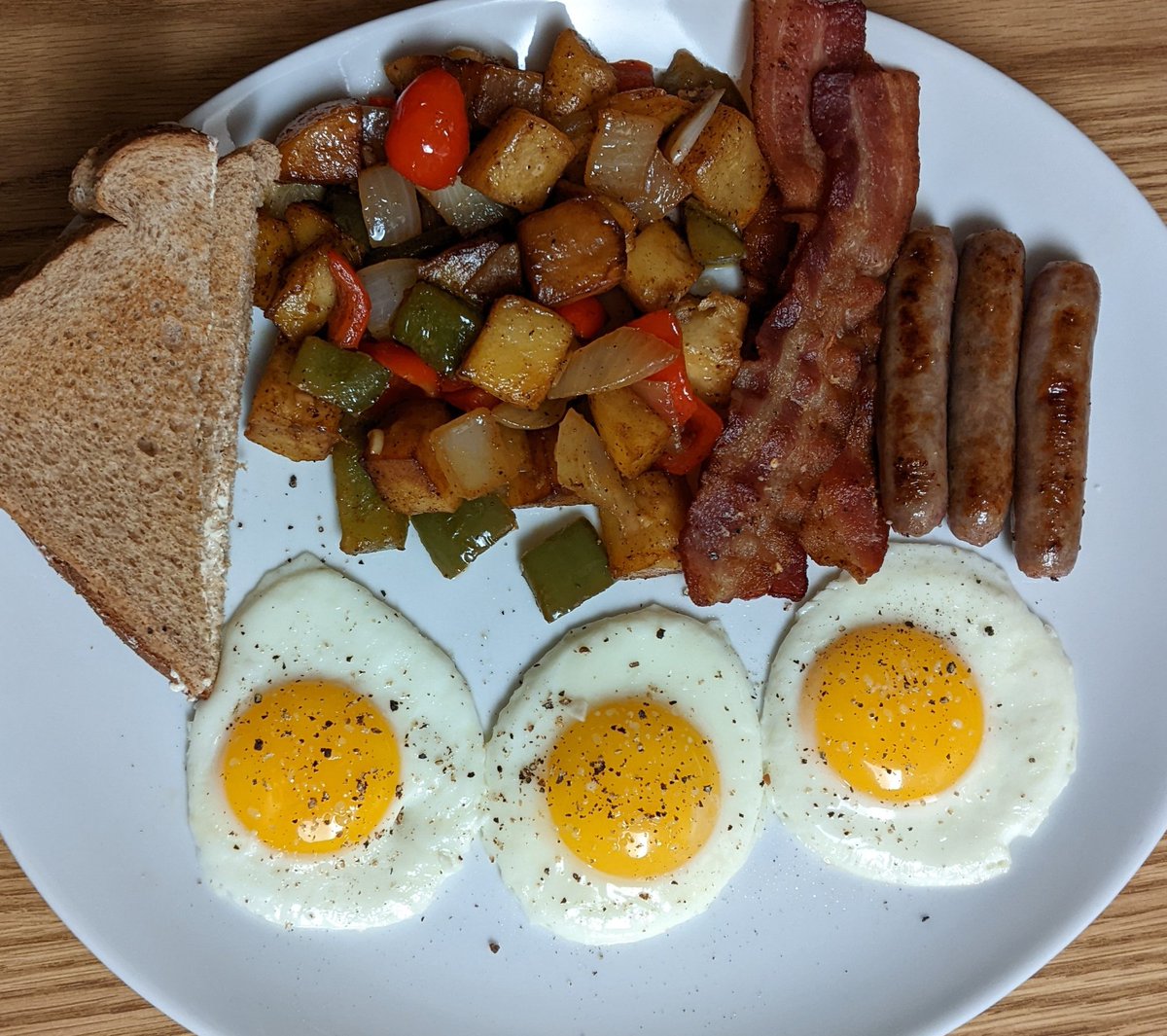 recipesallkinds's tweet photo. Sunny Side Up Eggs, Bacon, Sausage, Potatoes O'Brien, Wheat Toast

#allkindsofrecipes #testkitchen #sunnysideupeggs #sunnysideup #eggs #friedeggs #bacon #sausage #baconsausageandeggs #potatoesobrien #wheattoast #toast #breakfast #bigbreakfast https://t.co/g6Q32jsvpd