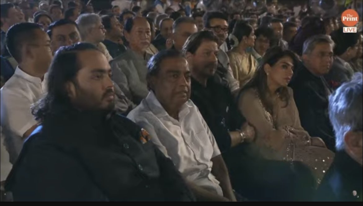 I thought I landed on the filmfare awards page 😅 #iswear ;)