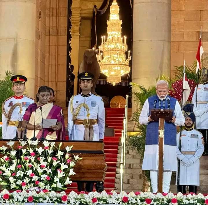AmitTiw77096526's tweet photo. माँ भारती का बेटा,
माँ भारती की सेवा हेतु कृतसंकल्पित!

मा• प्रधानमंत्री श्री Narendra Modi जी को तीसरी बार प्रधानमंत्री पद की शपथ लेने पर हार्दिक बधाई एवं शुभकामनाएं। आपके नेतृत्व में हम सभी विकसित भारत के निर्माण हेतु पूर्ण रूप से समर्पित होकर कार्य करेंगे, भारत माता की जय! 🇮🇳 https://t.co/IR0UEEAEuB