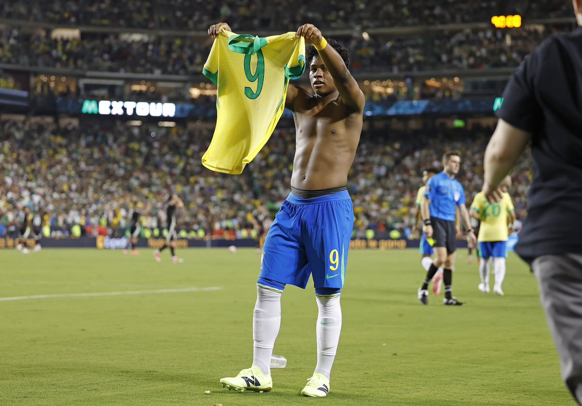 BrasilEdition's tweet photo. Players to score 3 goals for Brazil before the age of 18

- Pelé
- Endrick https://t.co/zTNqFtCTW9