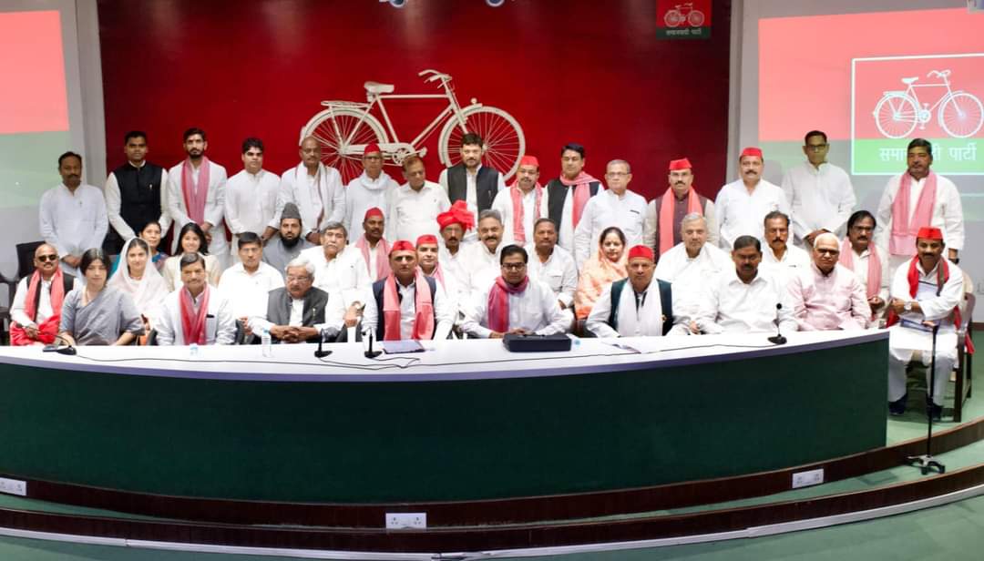socialistaditya's tweet photo. समाजवादी पार्टी के नवनिर्वाचित लोकसभा सदस्यों की बैठक... https://t.co/PqrzfxA1TU