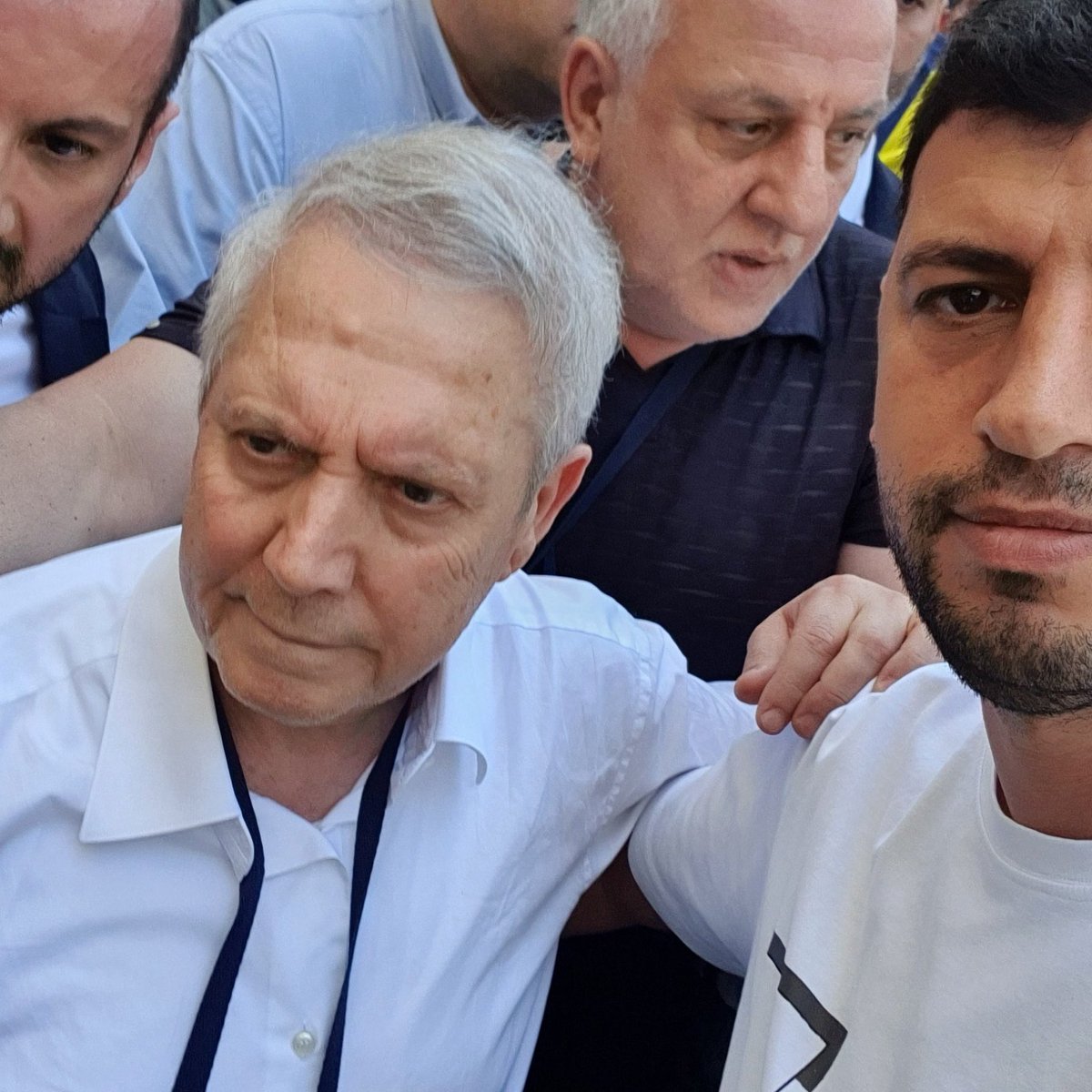 avyenerparlak's tweet photo. Kongre üyesi ve taraftarı olmaktan onur duyduğum Fenerbahçemiz için oyumu kullandım.
Kazanan Fenerbahçe olsun💛💙 https://t.co/k1Cqi1tFG9