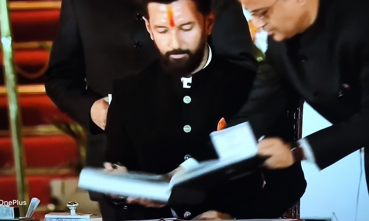RAMESHManvati's tweet photo. Hope Chirag Paswan proves to be the new face of "Aspirational #India " - "that is #Bharat"!
Congratulations 🎉
@iChiragPaswan & Best wishes
........ #Orzuv ! https://t.co/n51XYONNVL