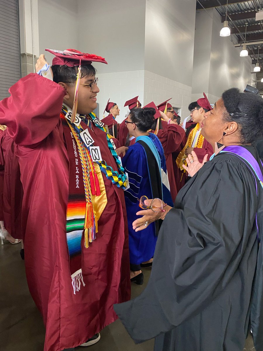 FWPS210's tweet photo. Wishing our TJHS graduates immense success in their next chapter.
Tune in to the graduation livestream at https://t.co/6TAGlRcx88.🎓@TJHSRaiders #Classof2024 #RaiderGrad https://t.co/qCVnV1V6aA