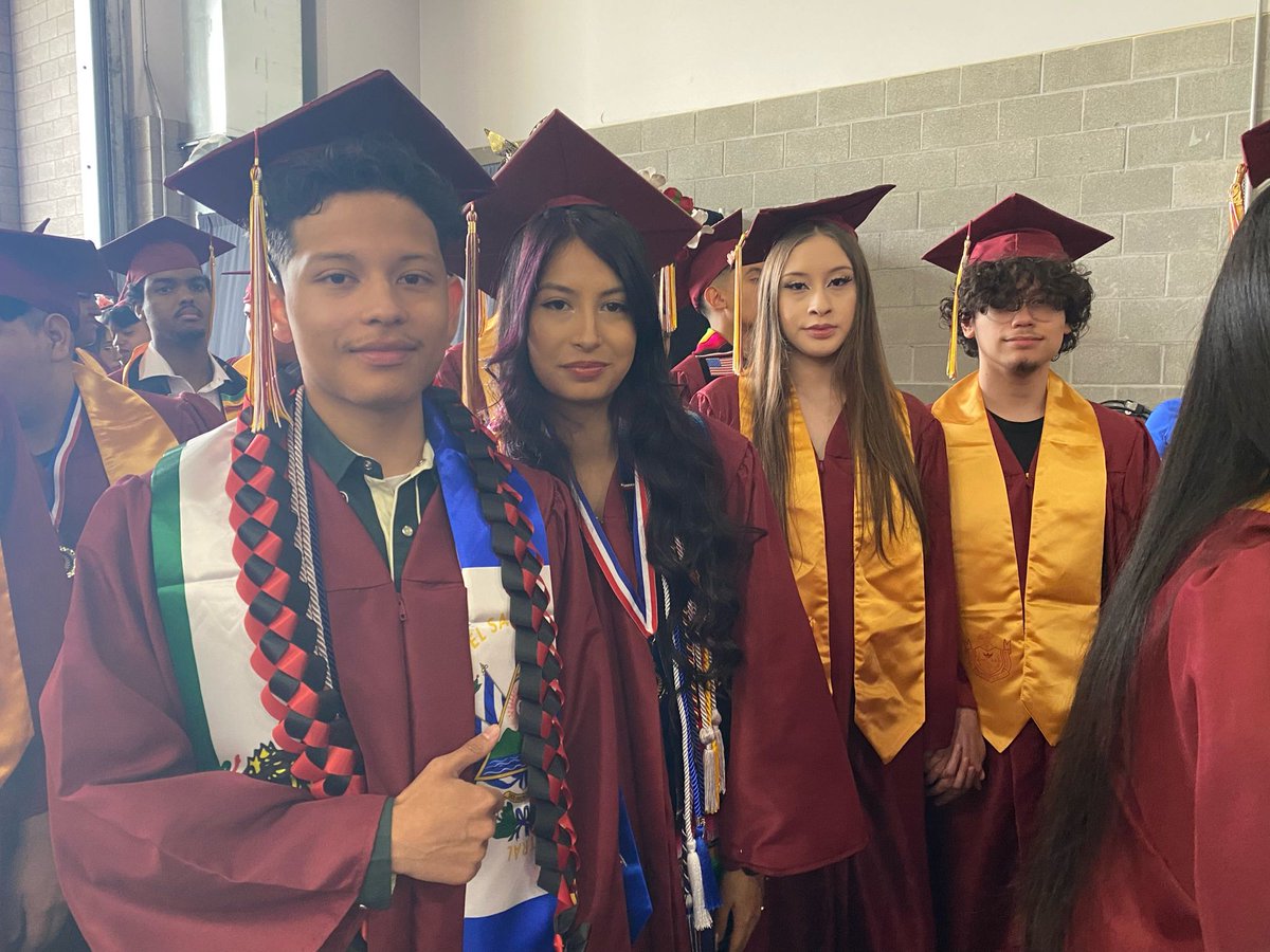 FWPS210's tweet photo. Wishing our TJHS graduates immense success in their next chapter.
Tune in to the graduation livestream at https://t.co/6TAGlRcx88.🎓@TJHSRaiders #Classof2024 #RaiderGrad https://t.co/qCVnV1V6aA