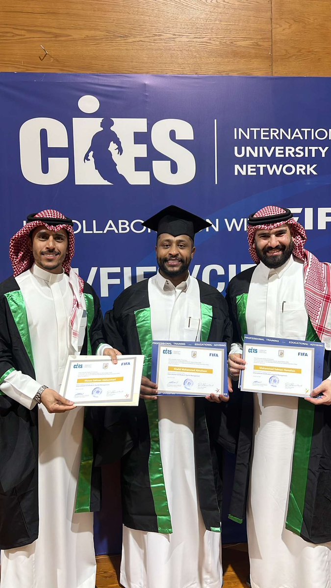 essian32's tweet photo. اللهم لك الحمد ..
 تخرجت من دبلوم الادارة الرياضية من الفيفا في جمهورية مصر العربية ..
@FIFAcom @sportCIES https://t.co/XpekvSumze