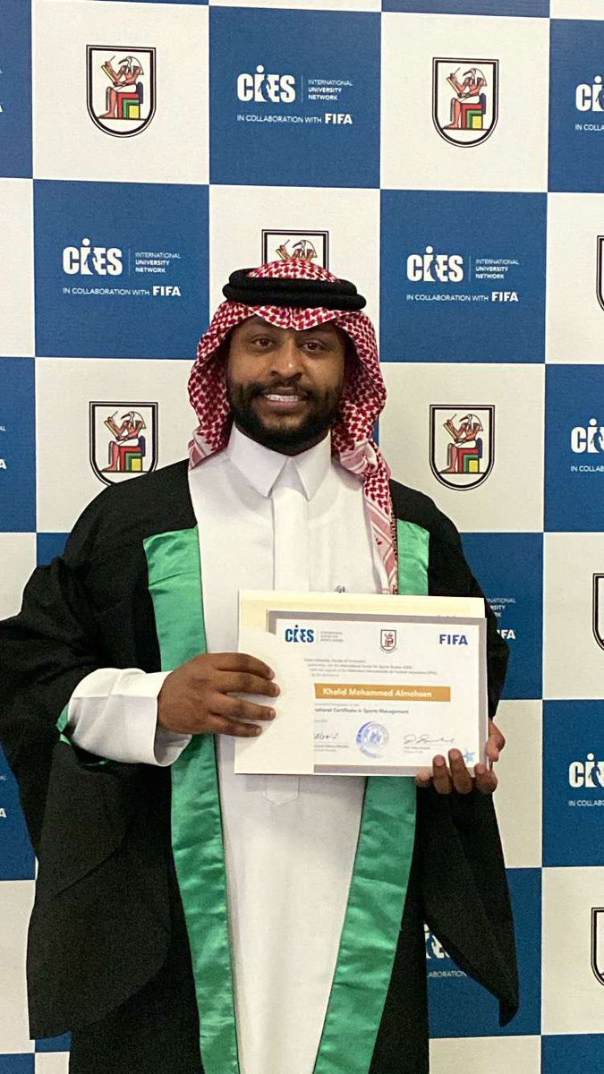 essian32's tweet photo. اللهم لك الحمد ..
 تخرجت من دبلوم الادارة الرياضية من الفيفا في جمهورية مصر العربية ..
@FIFAcom @sportCIES https://t.co/XpekvSumze