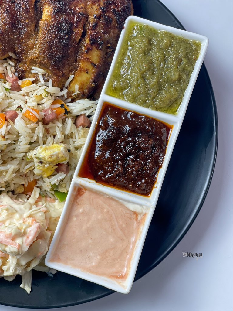 vamidanu's tweet photo. whet your appetite with this distinguished fried rice paired with spicy grilled chicken with a side of coleslaw, shito , green chili sauce and creamy dip.

What would you rather have on a Sunday Afternoon, swallow or a rice dish?

#friedrice #sunday #mealinspo #howto https://t.co/4oPAoB5mBU