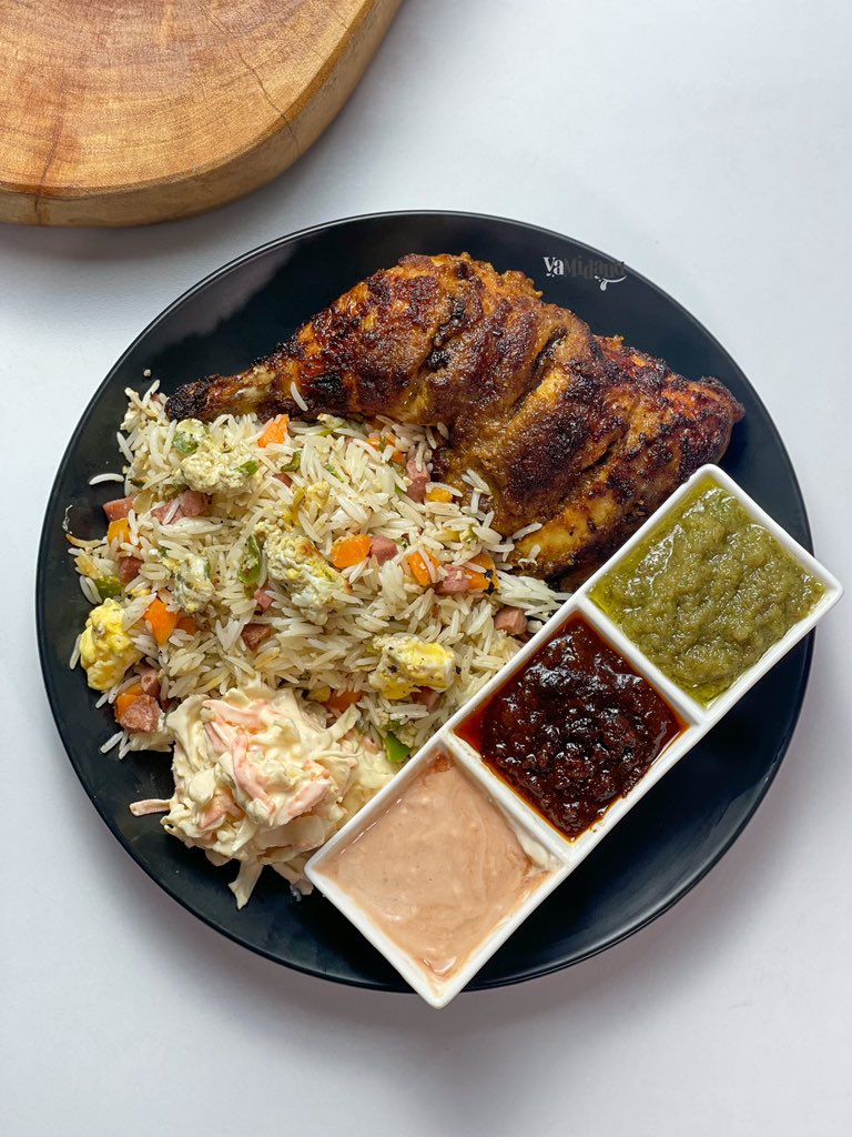 vamidanu's tweet photo. whet your appetite with this distinguished fried rice paired with spicy grilled chicken with a side of coleslaw, shito , green chili sauce and creamy dip.

What would you rather have on a Sunday Afternoon, swallow or a rice dish?

#friedrice #sunday #mealinspo #howto https://t.co/4oPAoB5mBU