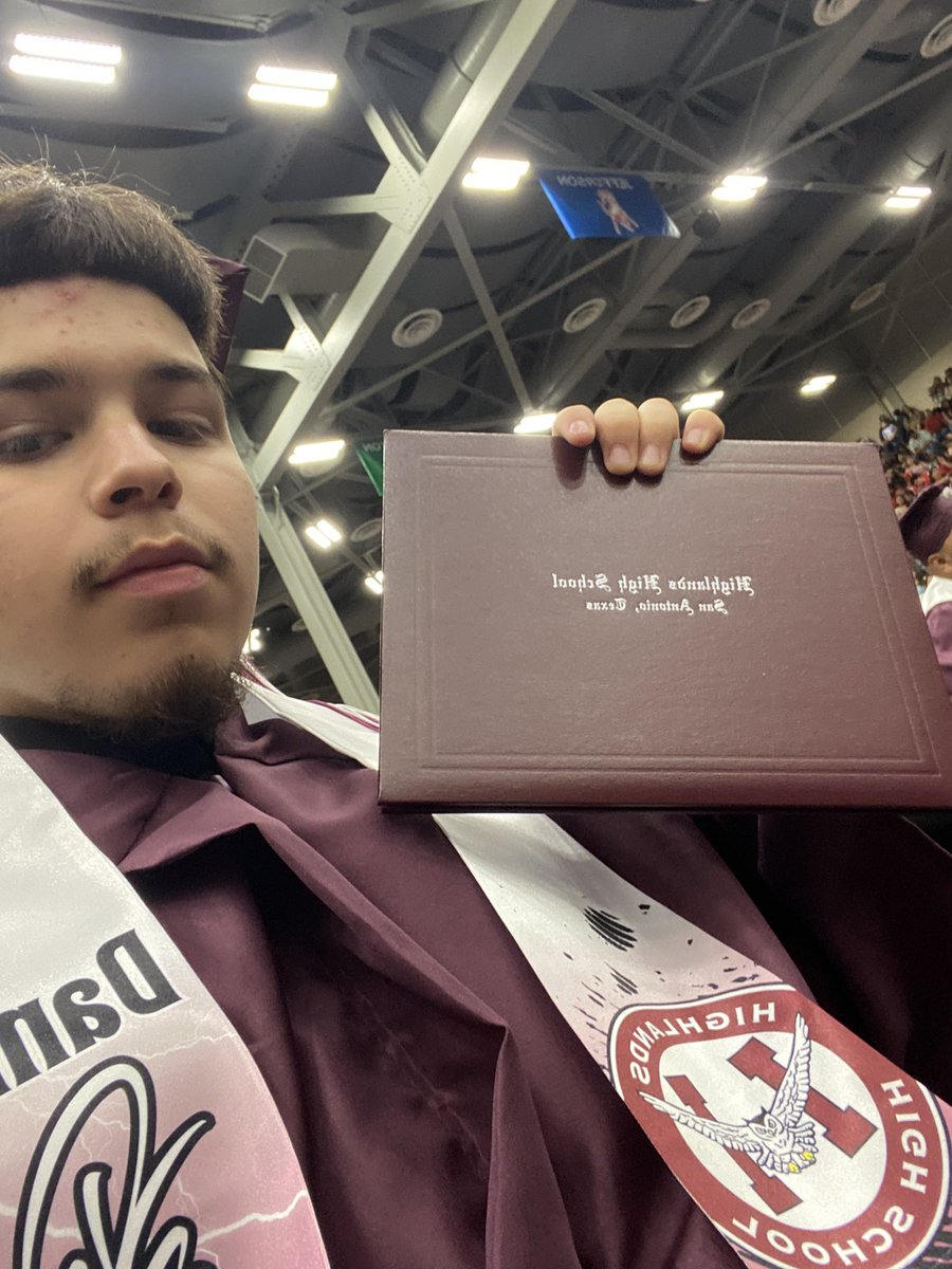 danielxg12's tweet photo. Yesterday i closed a chapter that happened to be 4 of the best years of my life , it was an honor to call Highlands HS home and represent that H everyday .To all my teachers and coaches i appreciate everything and you all hold a special place in my heart,on to the next chapter🦉 https://t.co/MpgmLKslc3