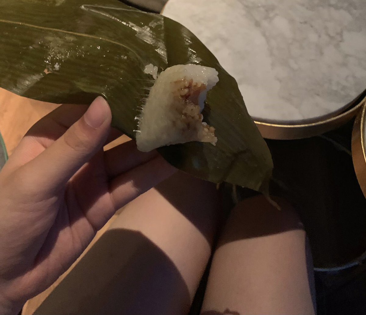 给男同桌发照片说我在吃粽子，他拿我的这张照片去打飞机了，他说腿真美。 https://t.co/63PJjYcII5