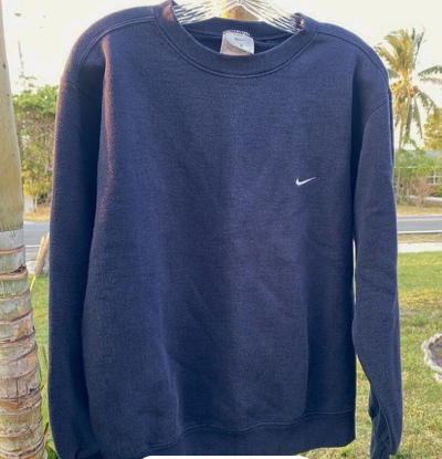 StyleWhys's tweet photo. Vintage 90s Nike Sweatshirt Jumper, Made in USA White Tag, Rare, Navy, S https://t.co/8wlpU99cnu https://t.co/O6uhHxdUC9