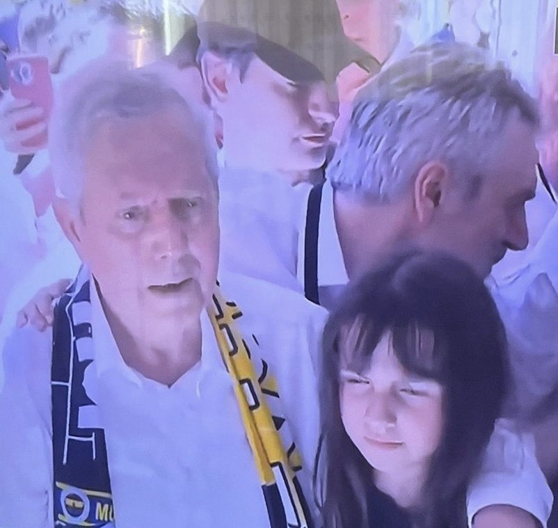Günahıyla,Sevabıyla Fenerbahçe Spor Kulübüne 40 yıl vermiş Aziz Yıldırım’a evladının yanında 

Kimse Şah Değil Padişah Değil Diye bağırıyorlar 

Neye layıksanız öyle yönetilirsiniz 

İÇİNİZDEKİ KİN VE NEFRETTE BOĞULUN
