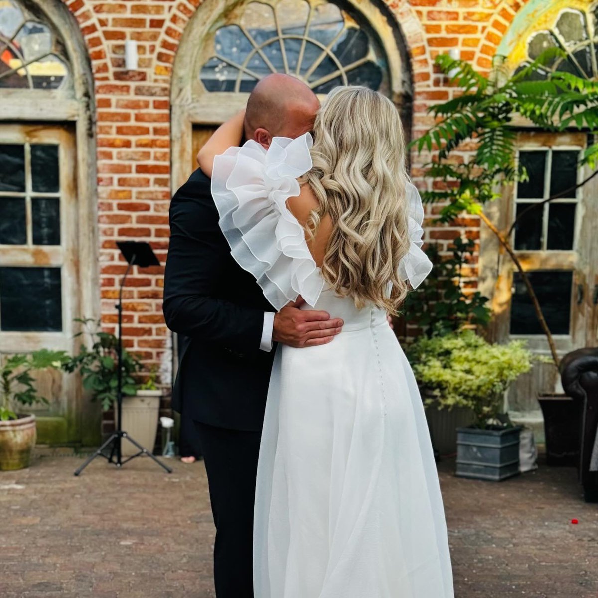 chlocox1's tweet photo. I’M A WIFE ❤️ https://t.co/BgzOY8XDog