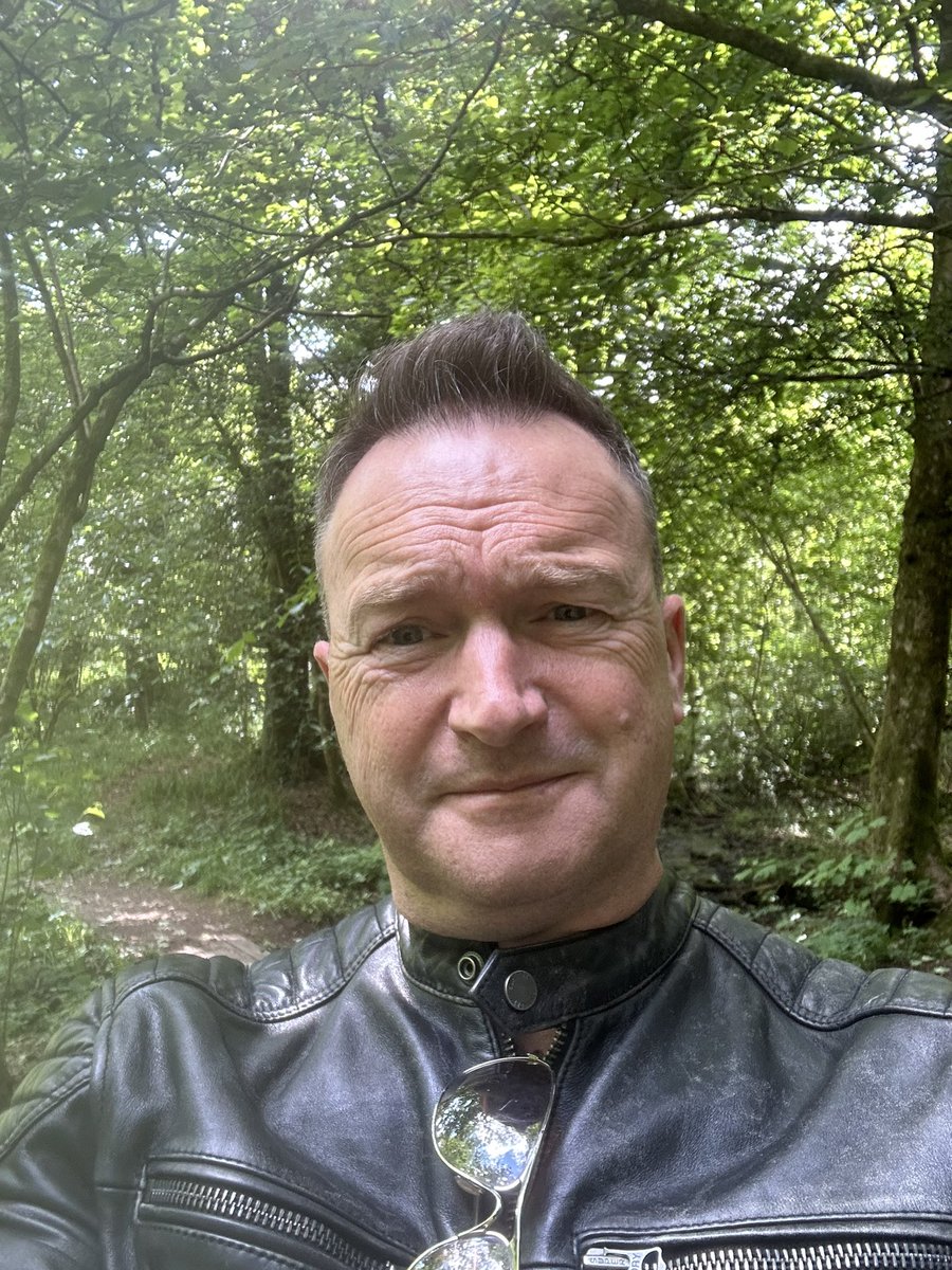 collsdad's tweet photo. A trip back in time - it seems we did grow up in The Shire after all @dabeattie99 #carronglen https://t.co/ftaLiACMPs