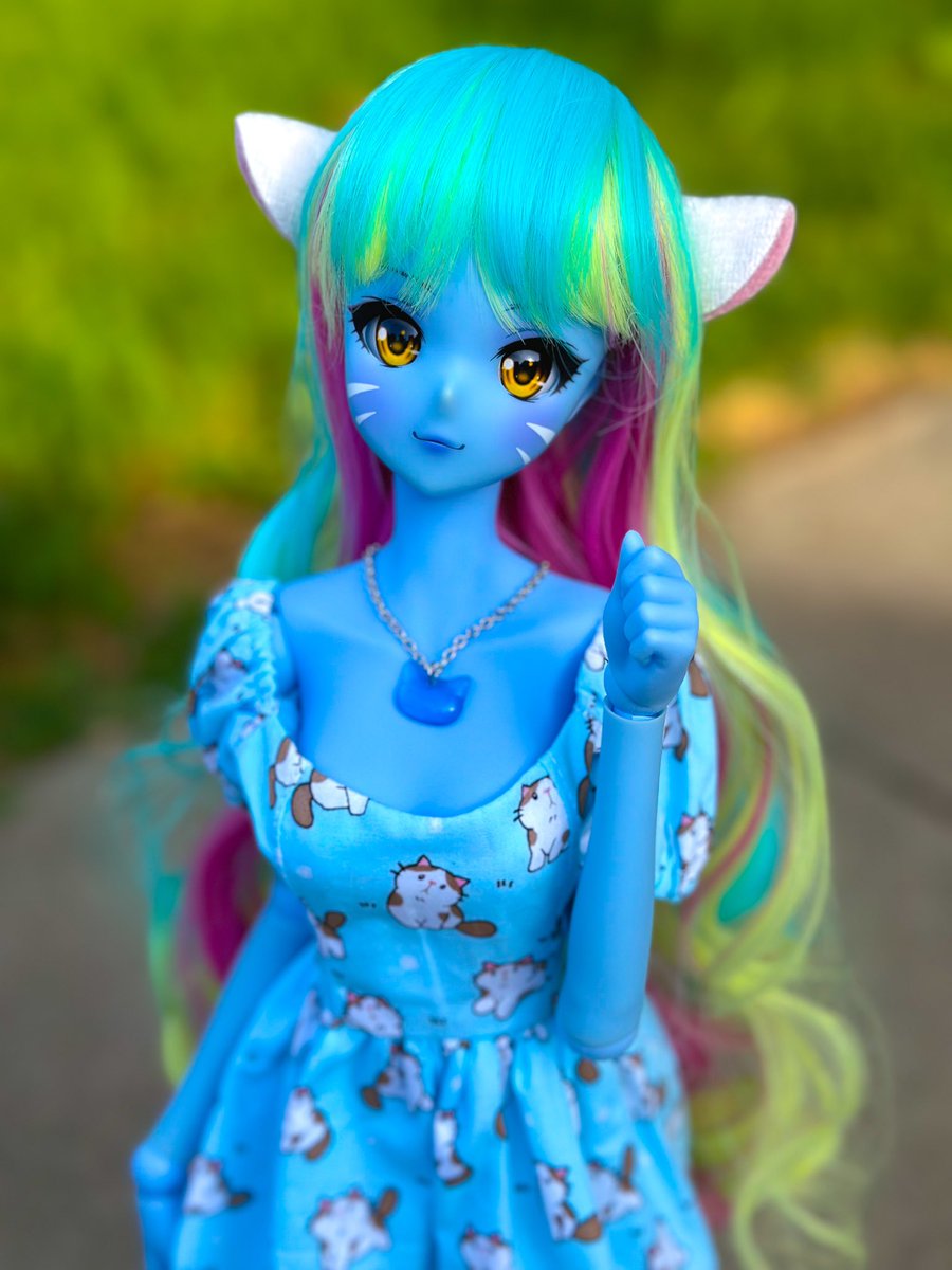 NicoleSmartdoll's tweet photo. 👋🏼 Zerynthia enjoying a morning walk. She absolutely love her kitty dress and necklace!!! We hope everyone has the best day/night you can. 💐💜💙

Dress by: @cottonhoneybjd 
Necklace by: @not_the_cool_dolls 

 #smartdollprowess #smartdoll @dannychoo https://t.co/SbAgqHVrFp