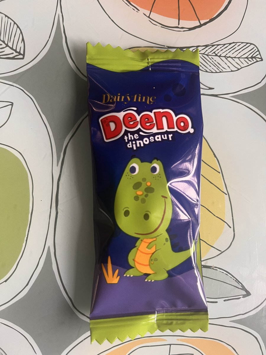 thriftingltd's tweet photo. @AldiUK I reckon Deeno could beat that frog in a fight any day. https://t.co/5r0iMrhKLs