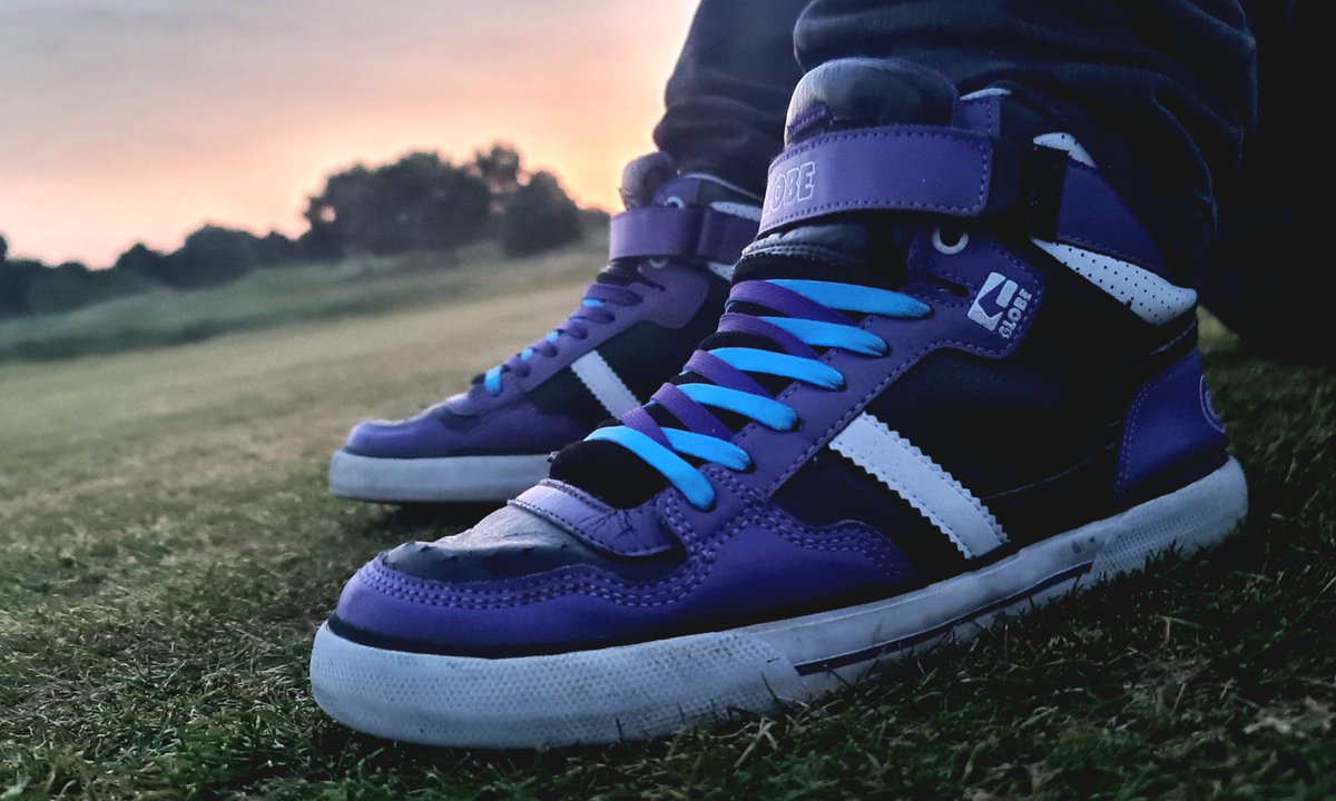 Sk8dc43's tweet photo. Gloves #Skateboard #skateboarder #shoe #shoes #skater #sneakerfetish #gaysneakerfetish #igsneakercommunity #sneaker #sneakers #trainers #hitops #globehitops #globeshoes https://t.co/hStiT4StqL