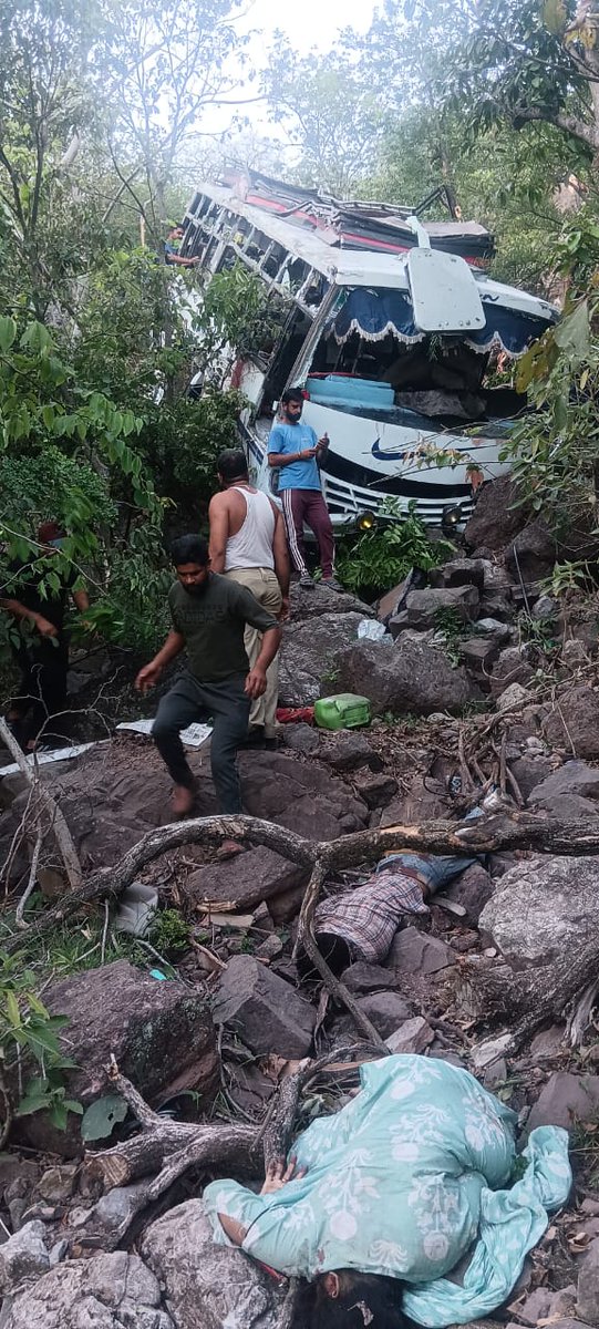 Arya_Anviksha_'s tweet photo. Extremely sad news: 

A bus carrying Hindu pilgrims returning from Shiv Khori temple in Reasi to Katra was fired upon by Is1amic trrorists. These trrorists fired at least 50 rounds on the bus, and the driver lost the balance of the bus and fell into a gorge due to the firing.

10 Hindus are killed, and 33 are injured.