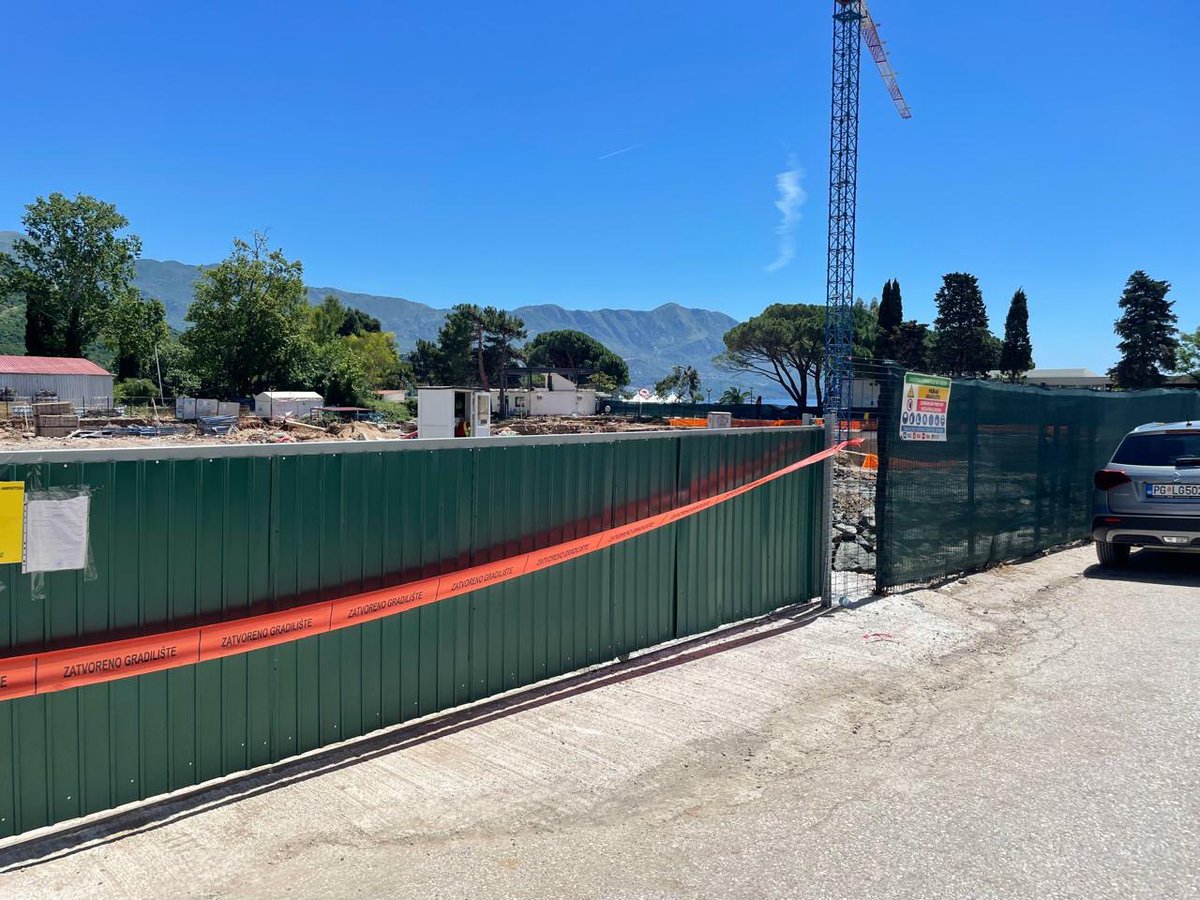 “Istina postoji. Izmišljati se može samo laž.”