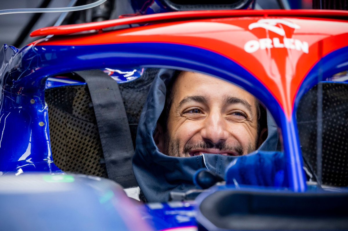 ricciardophotos's tweet photo. CUTIE 🥹 — Daniel Ricciardo in the garage ahead of the #CanadianGP https://t.co/TuicamNDTd